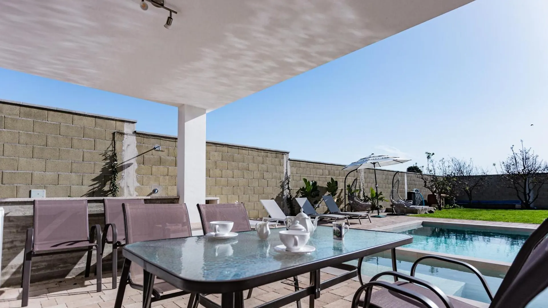 Villa With Heated Pool Quartu Sant'Elena Italy