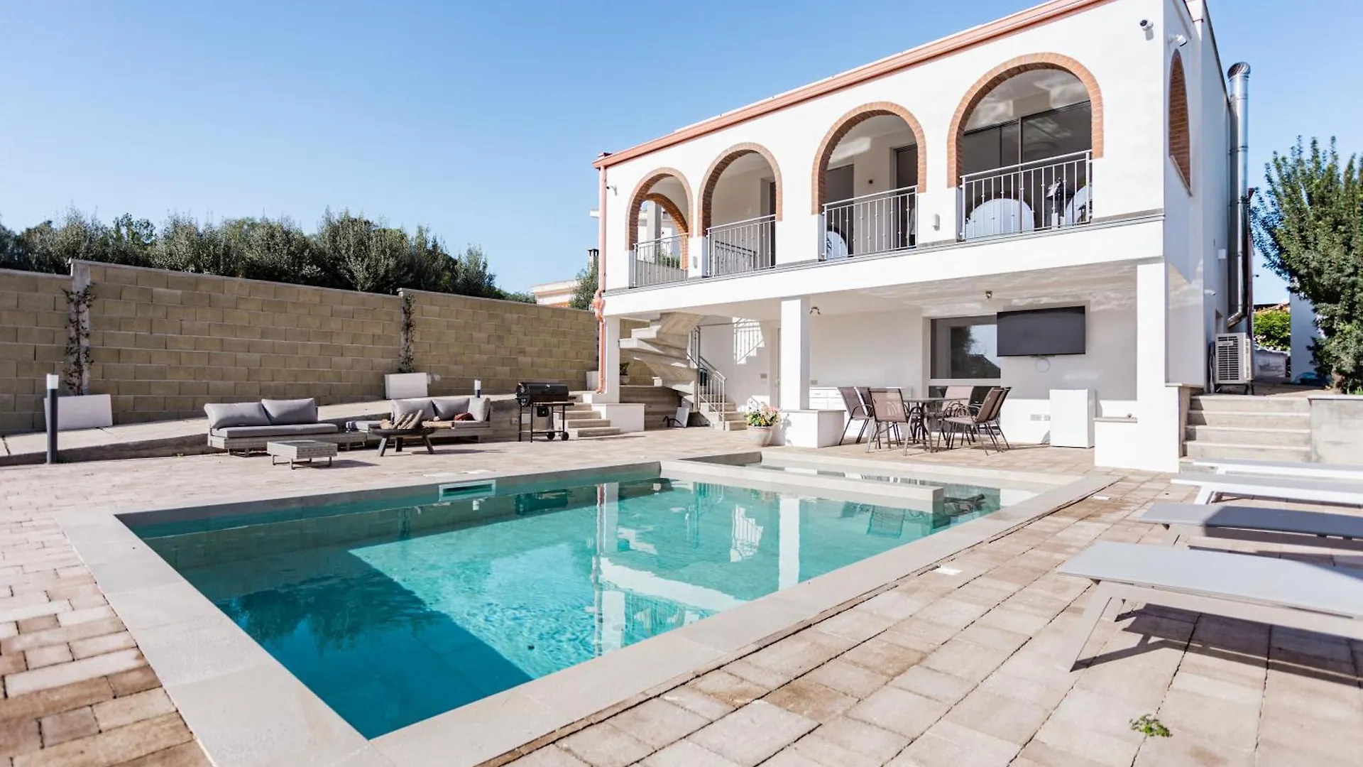 Villa With Heated Pool Quartu Sant'Elena Italy